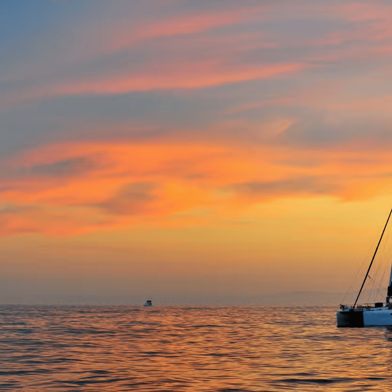 Paseo en Catamarán al Atardecer photo 1